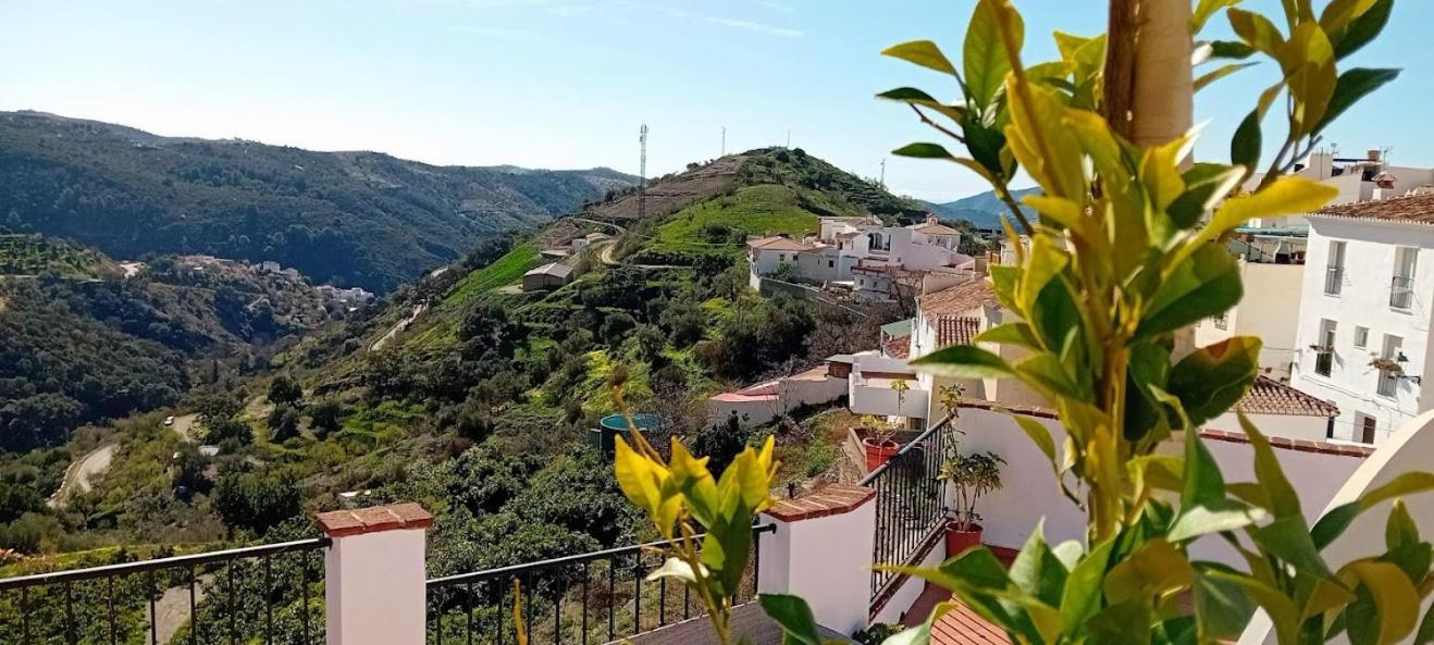 Posada Puente Romano Sedella Eksteriør billede